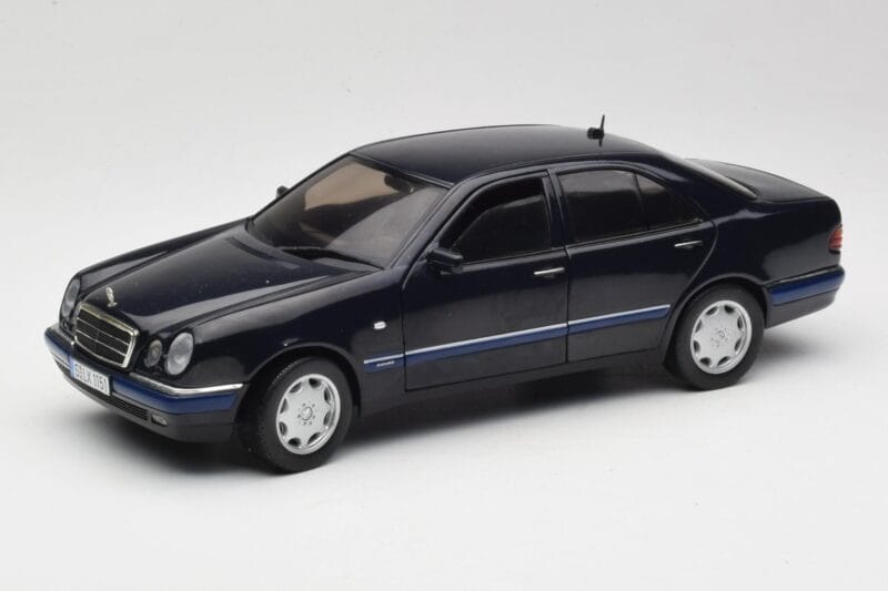 Mercedes E-Class W210 E320 Čierny Sun Star 1:18 1151 Kov