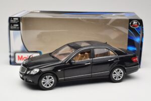 Mercedes E-Class W211 Čierny Maisto 1:18 31172 Kov – obrázok 8 z 8