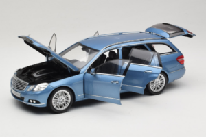 Mercedes E-Class W212 Estate Indigolith Metallic Blue Minichamps 1:18 B66962449 Kov – obrázok 2 z 8