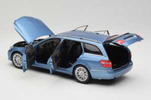 Mercedes E-Class W212 Estate Indigolith Metallic Blue Minichamps 1:18 B66962449 Kov – obrázok 5 z 8