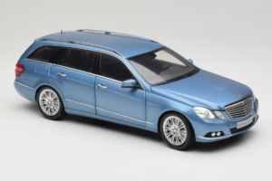 Mercedes E-Class W212 Estate Indigolith Metallic Blue Minichamps 1:18 B66962449 Kov – obrázok 6 z 8