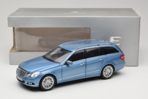 Mercedes E-Class W212 Estate Indigolith Metallic Blue Minichamps 1:18 B66962449 Kov – obrázok 8 z 8