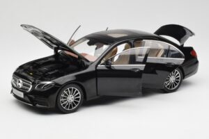 Mercedes E-Class W213 Obsidian Čierny iScale 1:18 B66960380 Kov – obrázok 2 z 8