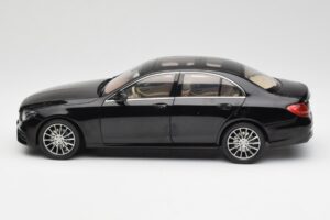 Mercedes E-Class W213 Obsidian Čierny iScale 1:18 B66960380 Kov – obrázok 4 z 8