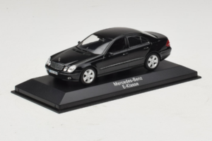 Mercedes E-Class W211 Čierny Minichamps 1:43 B66961950 Kov – obrázok 2 z 4