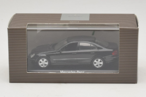 Mercedes E-Class W211 Čierny Minichamps 1:43 B66961950 Kov – obrázok 4 z 4