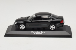 Mercedes E-Class W211 Čierny Minichamps 1:43 B66961950 Kov