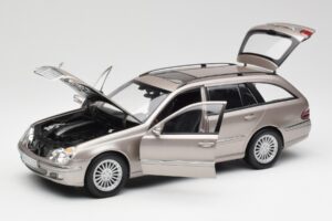 Mercedes E320 CDI W210 Kombi Cubanite Strieborný Kyosho 1:18 B66962188 Kov – obrázok 2 z 8