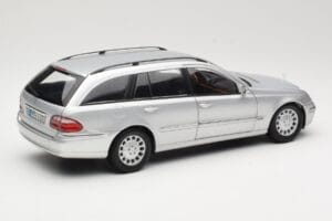 Mercedes E320 T-Modell S210 Elegance Strieborný Kyosho 1:18 B66962166 Kov – obrázok 3 z 8