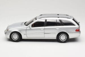 Mercedes E320 T-Modell S210 Elegance Strieborný Kyosho 1:18 B66962166 Kov – obrázok 4 z 8