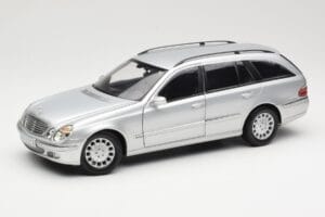 Mercedes E320 T-Modell S210 Elegance Strieborný Kyosho 1:18 B66962166 Kov