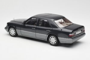 Mercedes E320 W124 Nautik Modrá Metalická Dealer Edition AUTOart 1:18 B66040508 Kov – obrázok 7 z 8