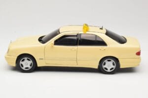 Mercedes E320 W210 Taxi Sun Star 1:18 1160 Kov – obrázok 4 z 8