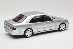 Mercedes E55 AMG W210 Brilliant Silver Otto 1:18 OT459 Živica – obrázok 2 z 6