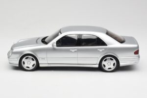 Mercedes E55 AMG W210 Brilliant Silver Otto 1:18 OT459 Živica – obrázok 3 z 6