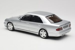 Mercedes E55 AMG W210 Brilliant Silver Otto 1:18 OT459 Živica – obrázok 5 z 6