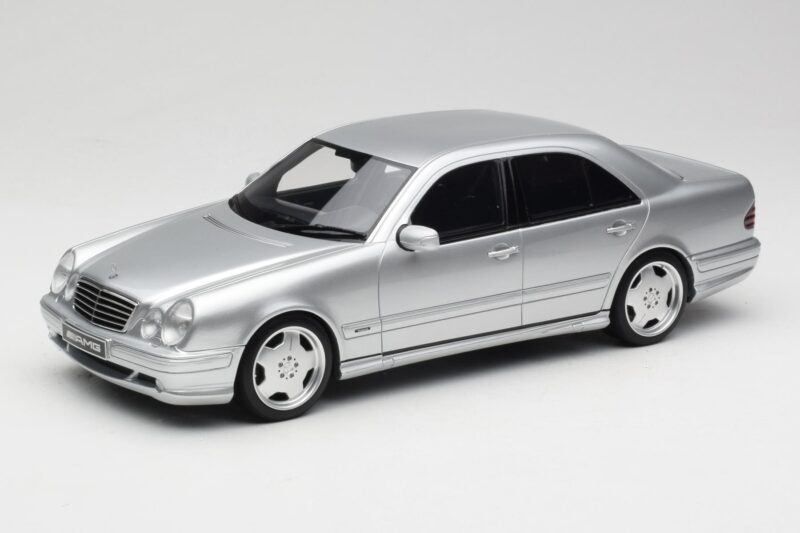 Mercedes E55 AMG W210 Brilliant Silver Otto 1:18 OT459 Živica