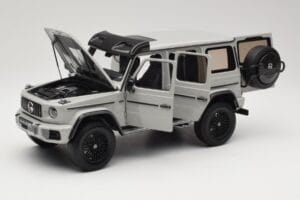 Mercedes G 63 AMG 4x4 Squared Arabian Grey Almost Real 1:18 820829 Kov – obrázok 2 z 8