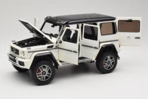 Mercedes G 63 AMG 4x4 Squared Polar White Almost Real 1:18 820203 Kov – obrázok 2 z 8