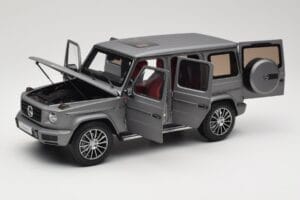 Mercedes G-Class G500 W463A Designo Platinum Magno Minichamps 1:18 B66960811 Kov – obrázok 2 z 8