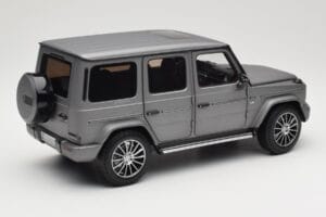 Mercedes G-Class G500 W463A Designo Platinum Magno Minichamps 1:18 B66960811 Kov – obrázok 3 z 8