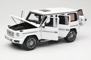 Mercedes G-Class G 500 W463A Diamond White Metallic Minichamps 1:18 113037111 Kov – obrázok 2 z 8
