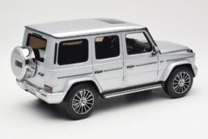 Mercedes G-Class G 500 W463A Iridium Silver Metallic Minichamps 1:18 113037112 Kov – obrázok 3 z 8