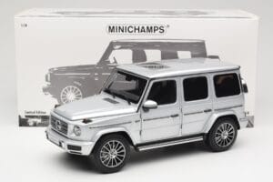 Mercedes G-Class G 500 W463A Iridium Silver Metallic Minichamps 1:18 113037112 Kov – obrázok 8 z 8