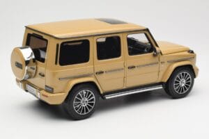 Mercedes G-Class G 500 W463A Solarbeam Yellow Metallic Minichamps 1:18 113037108 Kov – obrázok 3 z 8