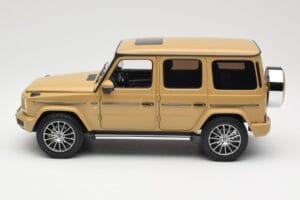 Mercedes G-Class G 500 W463A Solarbeam Yellow Metallic Minichamps 1:18 113037108 Kov – obrázok 4 z 8