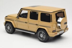 Mercedes G-Class G 500 W463A Solarbeam Yellow Metallic Minichamps 1:18 113037108 Kov – obrázok 7 z 8