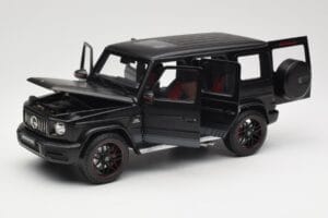 Mercedes G-Class G63 AMG W463A Matt Black Minichamps 1:18 110037064 Kov – obrázok 2 z 8