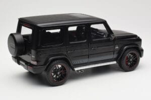Mercedes G-Class G63 AMG W463A Matt Black Minichamps 1:18 110037064 Kov – obrázok 3 z 8