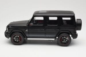 Mercedes G-Class G63 AMG W463A Matt Black Minichamps 1:18 110037064 Kov – obrázok 4 z 8