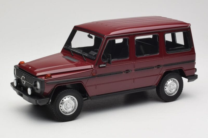 Mercedes G-Class W460 LWB Tmavočervený Minichamps 1:18 155038102 Kov