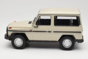 Mercedes G-Class W460 SWB Grey Metallic Minichamps 1:18 155038004 Kov – obrázok 3 z 6