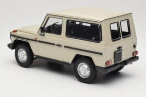 Mercedes G-Class W460 SWB Grey Metallic Minichamps 1:18 155038004 Kov – obrázok 5 z 6