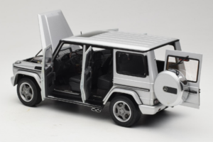 Mercedes G55 AMG W463 Strieborný AUTOart 1:18 76247 Kov – obrázok 5 z 8