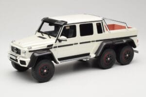 Mercedes AMG G63 6x6 W463 Biely GT Spirit 1:18 GT100 Živica