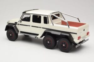 Mercedes AMG G63 6x6 W463 Biely GT Spirit 1:18 GT100 Živica – obrázok 5 z 6