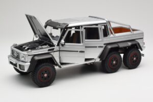 Mercedes AMG G63 W463 6x6 Iridium Strieborný AUTOart 1:18 76301 Kompozit – obrázok 2 z 8