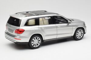 Mercedes GL-Class X166 Iridium Strieborný Metallic Norev 1:18 B66960097 Kov – obrázok 3 z 8