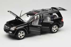Mercedes GL X164 Period Brown Minichamps 1:18 B66962336 Kov – obrázok 2 z 8