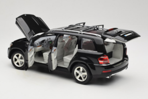 Mercedes GL X164 Period Brown Minichamps 1:18 B66962336 Kov – obrázok 5 z 8