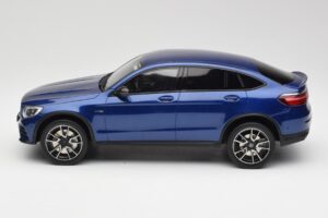 Mercedes AMG GLC 43 Coupe Brilliant Modrý GT Spirit 1:18 B66960468 Živica – obrázok 3 z 6