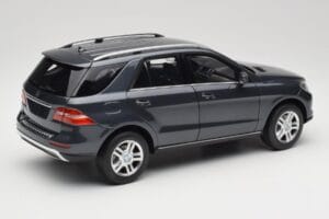 Mercedes M-Class W164 Grey Metallic Minichamps 1:18 100030100 Kov – obrázok 3 z 8