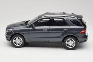 Mercedes M-Class W164 Grey Metallic Minichamps 1:18 100030100 Kov – obrázok 4 z 8