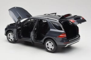 Mercedes M-Class W164 Grey Metallic Minichamps 1:18 100030100 Kov – obrázok 5 z 8