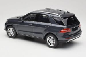 Mercedes M-Class W164 Grey Metallic Minichamps 1:18 100030100 Kov – obrázok 7 z 8