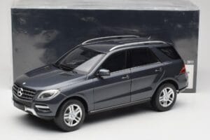 Mercedes M-Class W164 Grey Metallic Minichamps 1:18 100030100 Kov – obrázok 8 z 8